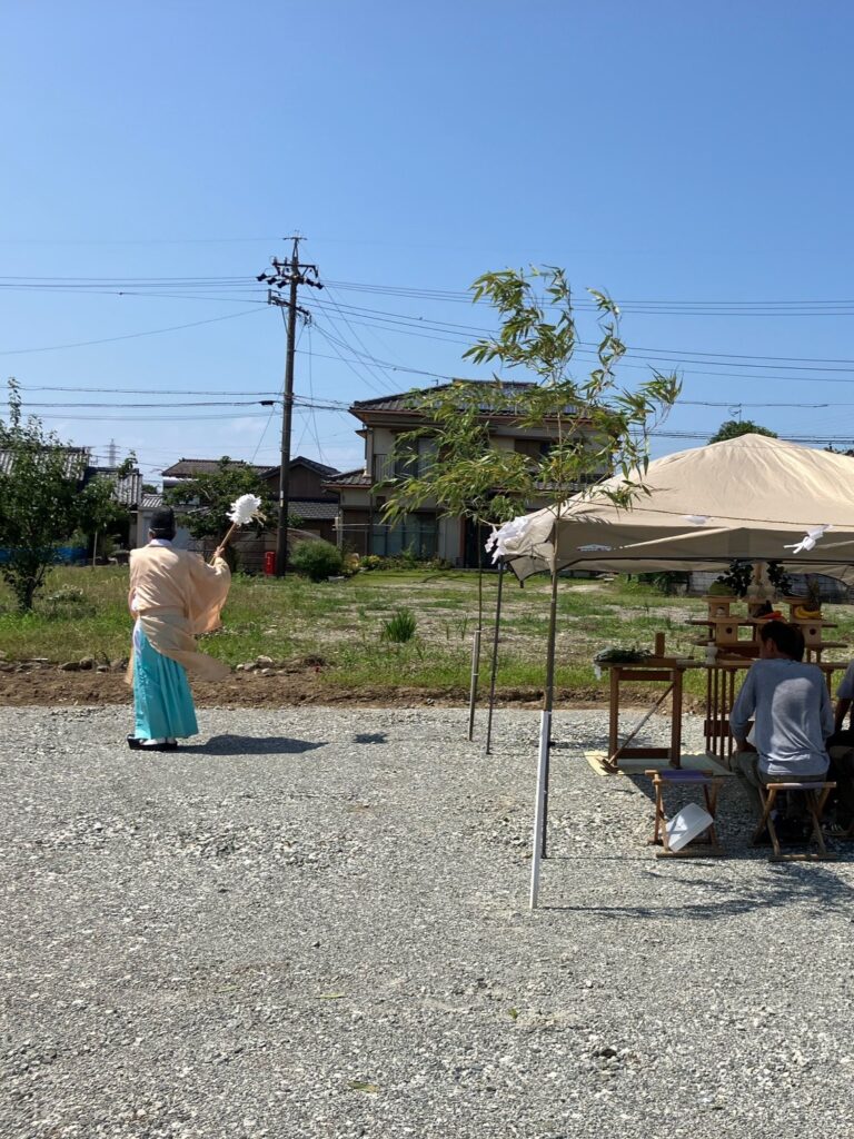 梅雨の晴れ間の地鎮祭
